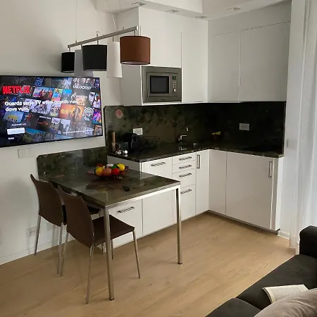Interno 10 *